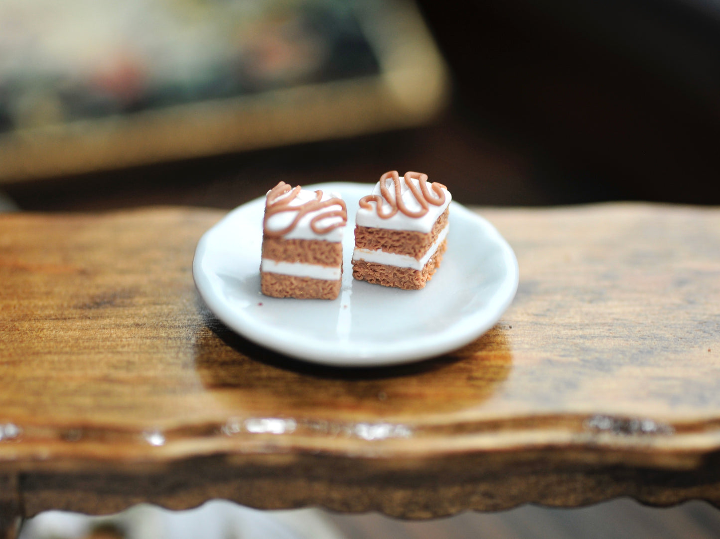 Chocolate drizzle mini cake