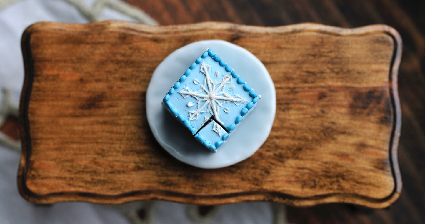 Snowflake Cake w/slice